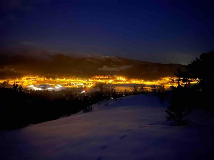 Frittliggende Hytte I Flott Turterreng Molde Exterior foto